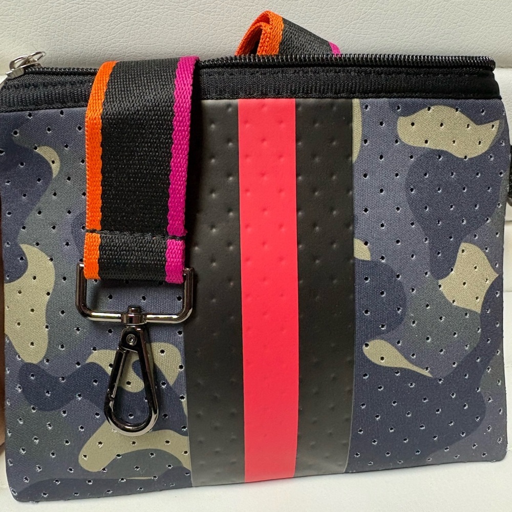 Stylish Camouflage Pouch with Red Stripe - Picture 3 of 5